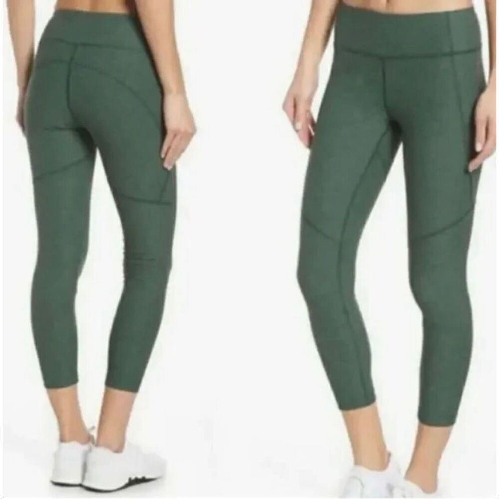 Outdoor Voices 3/4 warmup leggings in hunter green M